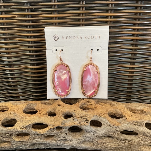 Kendra Scott Elle Gold Drop Earrings in Rose Quartz - Picture 2 of 3